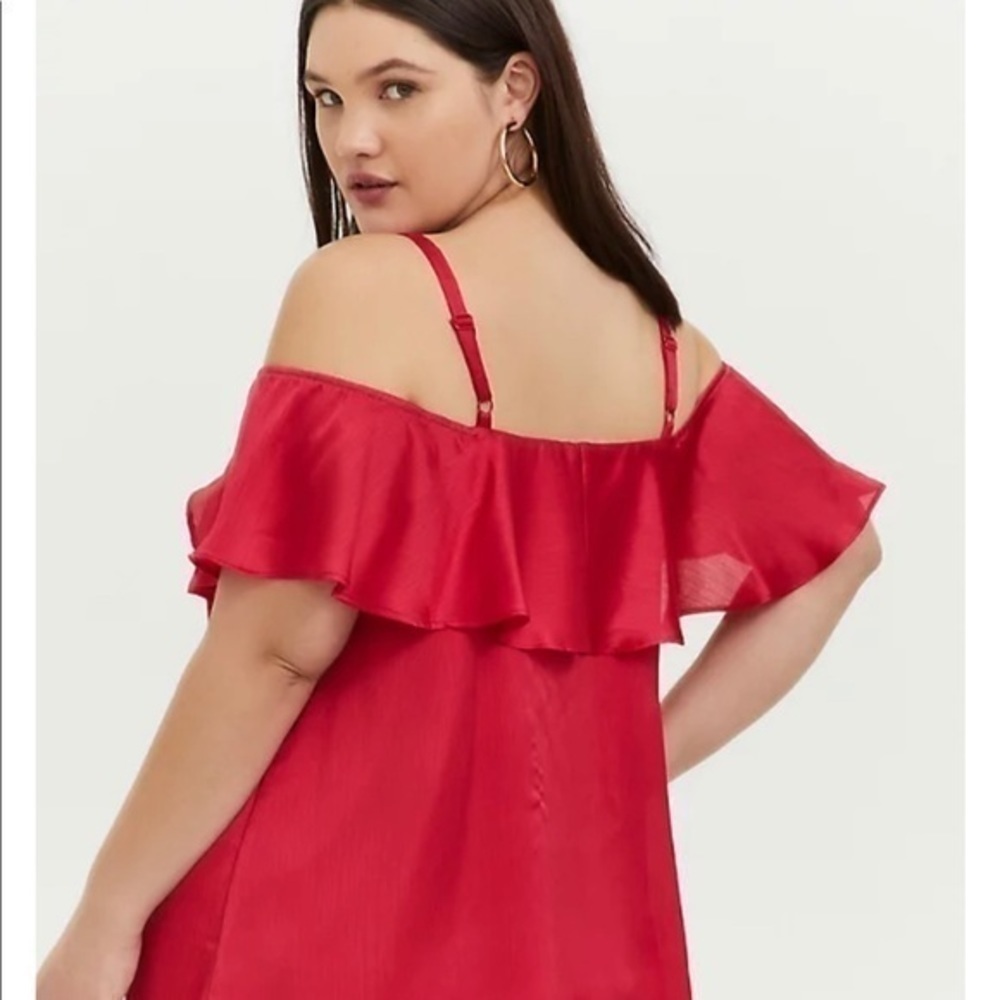 TORRID FUCHSIA PINK TEXTURED CHIFFON COLD SHOULDER TOP - Picture 6 of 7